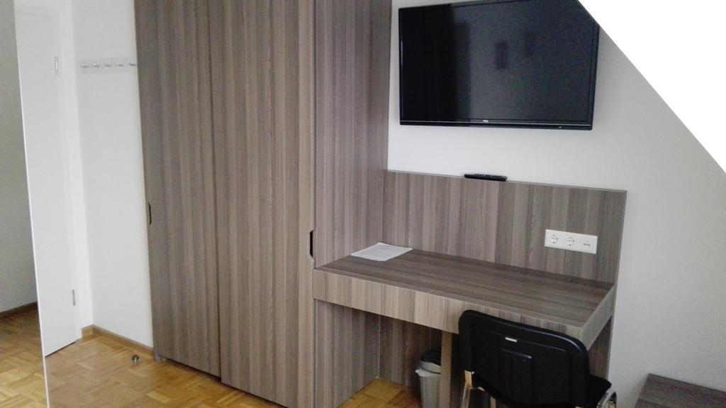 Eazy Hostel
