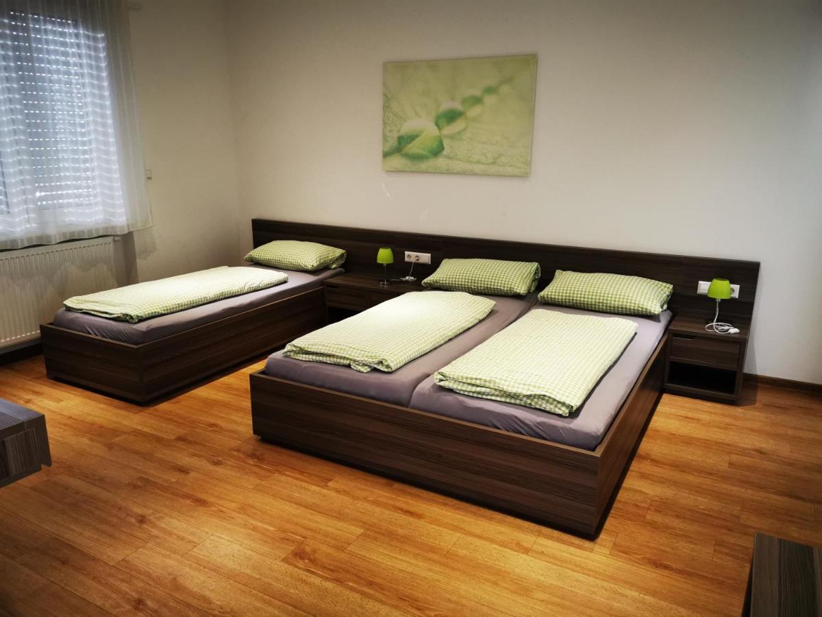 Eazy Hostel *